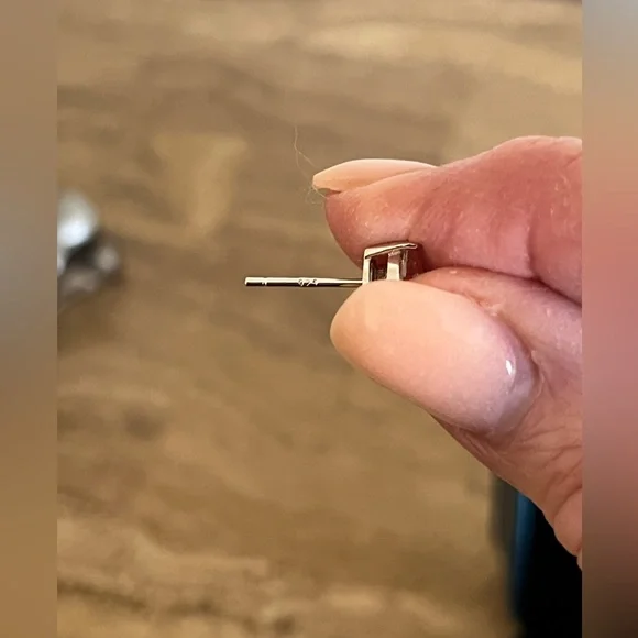 Moissanite stud earrings - Picture 4 of 6